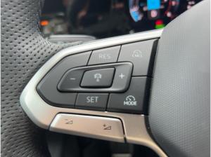 Volkswagen Golf VIII 1.5 eTSI DSG R-Line Navi LED ACC PDC