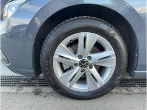 Volkswagen Golf VIII Variant 1.5 eTSI Life DSG AHK Navi