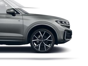 Volkswagen Touareg R-Line 3.0TDI 4M AHK LUFTF STANDH 360° INKL. WINTERRÄDER + GARANTIE