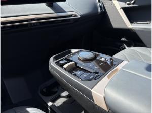BMW ix xDrive45 DRIVING ASSIST PLUS,LEDER,H/K SOUND,LED-SW,LENKRADHEIZUNG,PARK ASSIST,20 Zoll ALU