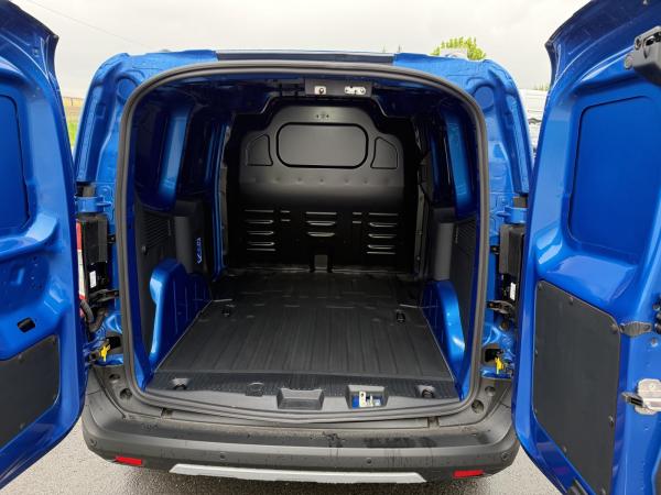 Ford Transit Courier (CHQ)