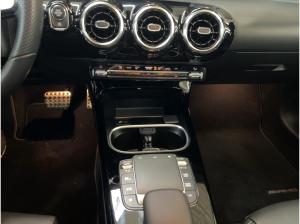 Mercedes-Benz CLA 180 Shooting Brake AMG Line Pano Sitzheizung