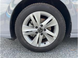 Volkswagen Golf VIII Life 1.5 TSI DSG LED PANO HARMAN TRAVEL