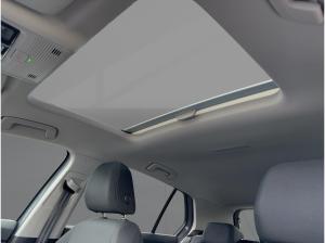 Volkswagen Golf VIII Life 1.5 TSI DSG LED PANO HARMAN TRAVEL
