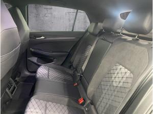 Volkswagen Golf 1.5 eTSI DSG R-Line