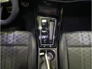 Volkswagen Golf VIII R-line (AHK.Kamera.Navi) 2.0l TDI DSG