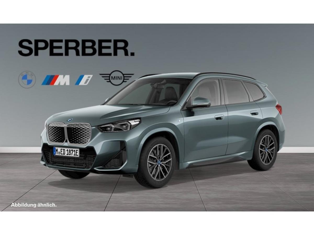 BMW iX1 xDrive30 M Sportpaket*AHK*360 Kamera*Head Up* uvm.