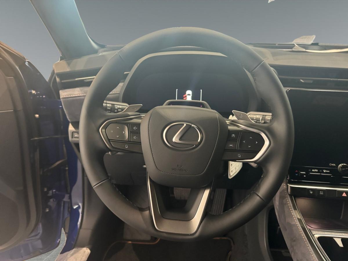 Lexus LBX