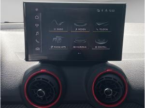 Audi Q2 S line Matrix LED CarPlay Leder RÜ 19"