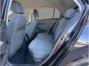 Volkswagen Golf VIII 2.0 TDI Move DSG Rückfkamera Ganzjahresreifen