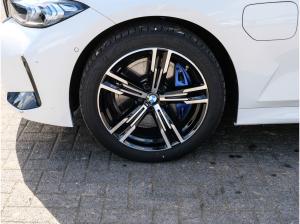BMW 330 330e M-Sport Pano AHK DA PA+ H/K FLA