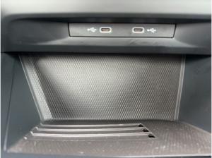 Volkswagen Golf VIII 1.5 TSI Life Kamera LED Sitzhzg