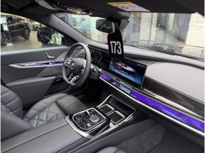BMW 740 740d xDrive M Sport PanoSky StHzg B&W Autobahnas.