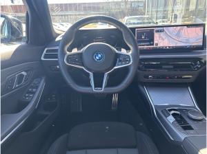 BMW 330 330e Touring M Sport //Pano AHK Stop&Go