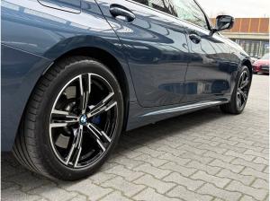 BMW 330 e xDrive Touring M Sport //Stop&Go AHK Pano