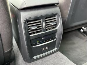 BMW 330 e xDrive Touring M Sport //Stop&Go AHK Pano
