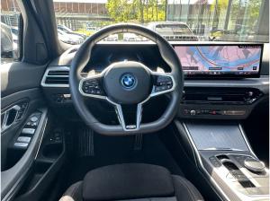 BMW 330 e xDrive Touring M Sport //Stop&Go AHK Pano