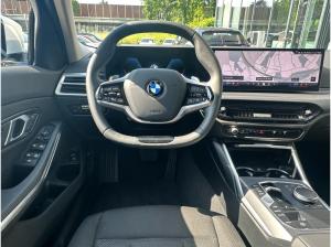 BMW 318 i Touring DrivingAssist Stop&Go HeadUp AHK