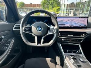 BMW 330 e xDrive Touring M Sport //DrivingAssistant HarmanKardon Pano AHK