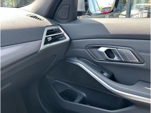 BMW 330 e xDrive Touring M Sport //Stop&Go AHK Pano