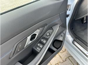 BMW 318 i Touring M Sport //DrivingAssistant AHK