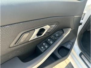 BMW 318 i Touring DrivingAssist Stop&Go HeadUp AHK