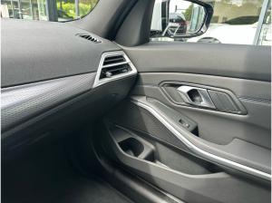 BMW 318 i Touring M Sport //DrivingAssistant AHK