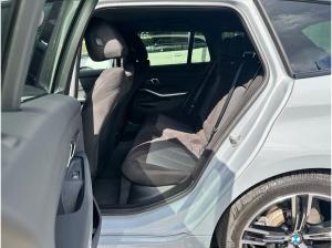 BMW 318 i Touring M Sport //DrivingAssistant AHK