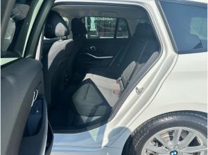 BMW 318 i Touring DrivingAssist Stop&Go HeadUp AHK