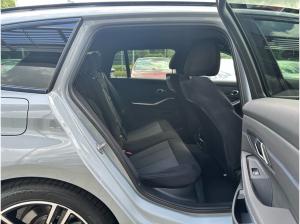 BMW 318 i Touring M Sport //DrivingAssistant AHK