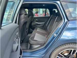 BMW 330 e xDrive Touring M Sport //DrivingAssistant HarmanKardon Pano AHK