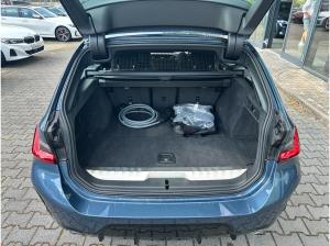BMW 330 e xDrive Touring M Sport //DrivingAssistant HarmanKardon Pano AHK