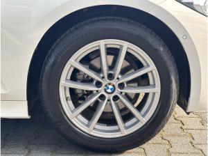BMW 318 i Touring //LiveCockpitPlus Komfortzugang WirelessCharging
