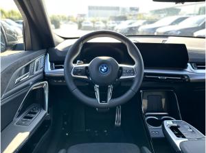 BMW iX2 eDrive20 M Sportpaket HK HiFi DAB LED RFK