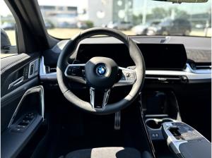 BMW iX2 eDrive20 M Sportpaket HK HiFi DAB LED RFK