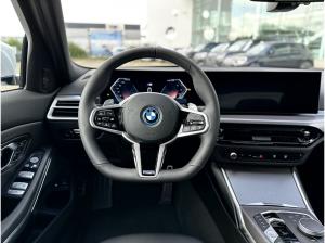 BMW 330 e xDrive Limousine M Sportpaket HK HiFi DAB