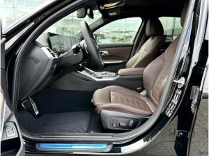 BMW 330 d xDrive Limousine M Sportpaket HK HiFi DAB