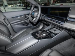 BMW i5 xDrive40 Limousine MSport + Pano + AHK + B/W