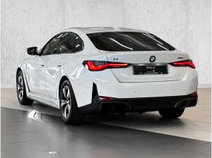 BMW i4 eDrive35 DA + ACC + Glasdach + 17