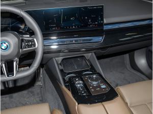 BMW i5 xDrive40 Touring Individual M Sport Pro HuD+PANO+AHK+Standh.+Autobahnassist.+LHZ