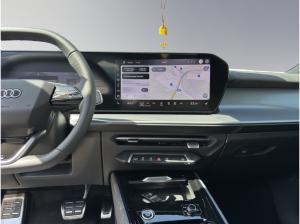 Audi Q3 SUV TDI S Line AHK