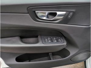 Volvo XC60 B4 (Diesel) Momentum Pro AWD Automatik Navi