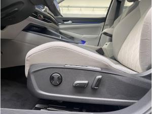 Volkswagen Golf VIII Variant 1.5 eTSI Style ACC AUT Kam. LM