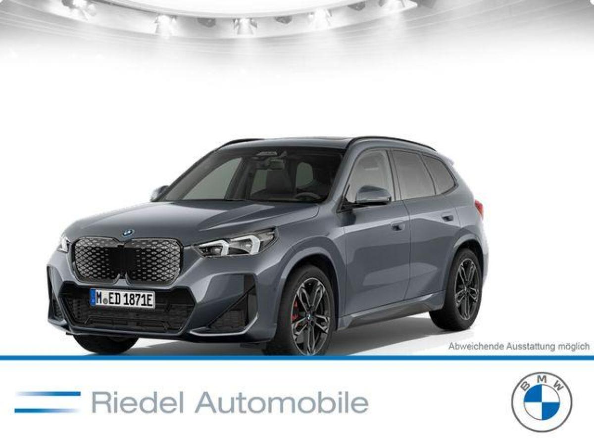 BMW iX1 xDrive30 Navi Tempom.aktiv Panoramadach Bluetooth PDC