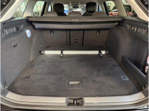 Skoda Superb Combi 2.0 TDI Selection DSG Matrix AHK Navi HuD ACC Keyless