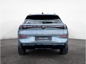 Volkswagen T-Roc R-Line 1.5 l eTSI LEDER*AHK*ALLWETTERREIFEN*PANO