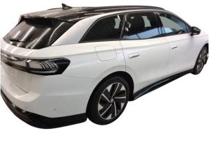 Volkswagen ID.7 Tourer Pro S - Interieur Plus Paket und Exterieur Plus Paket + PANO / 8-fach Bereift