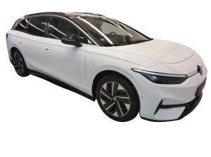 Volkswagen ID.7 Tourer Pro S - Interieur Plus Paket und Exterieur Plus Paket + PANO / 8-fach Bereift