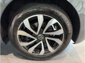 Volkswagen Golf VIII 2.0TDI DSG Active P-DACH NAVI KAMERA