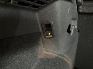 Volkswagen Golf VIII 2.0TDI DSG Active P-DACH NAVI KAMERA